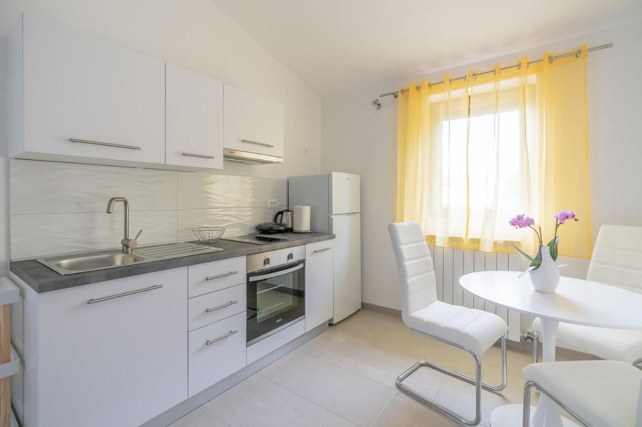 Apartments Norma Фунтана Екстер'єр фото