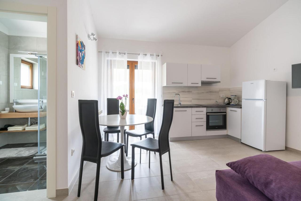 Apartments Norma Фунтана Екстер'єр фото
