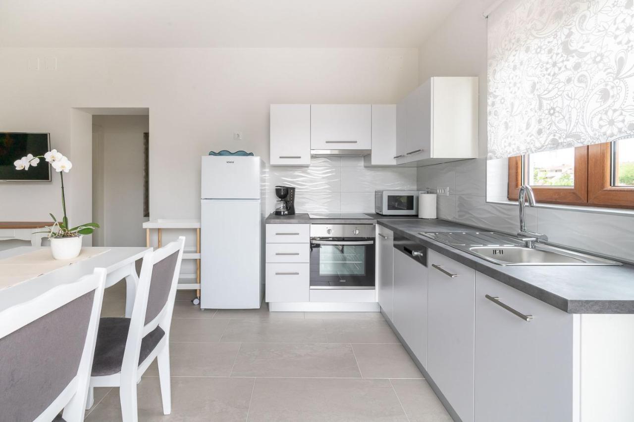 Apartments Norma Фунтана Екстер'єр фото